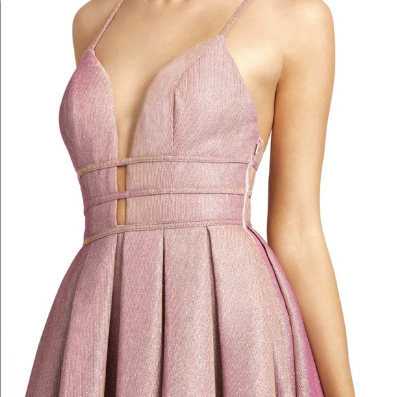 Metallic Plunge Neck Pleated
IEENA FOR MAC DUGGAL - Picture 5 of 13